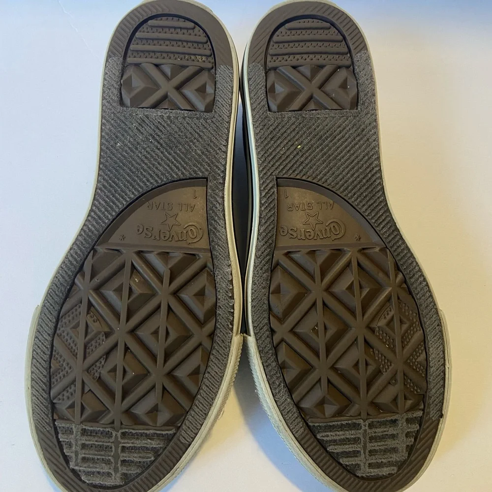 Converse Kids Low Top Gray Sneakers Size 1